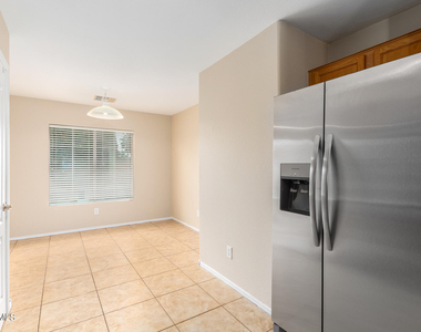 946 S 166th Avenue - Photo Thumbnail 5