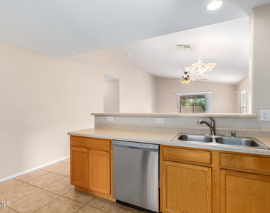 946 S 166th Avenue - Photo Thumbnail 2