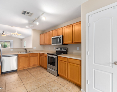 946 S 166th Avenue - Photo Thumbnail 1
