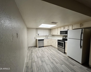 8122 N 33rd Avenue - Photo Thumbnail 2