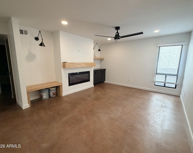 4950 N Miller Road - Photo Thumbnail 9