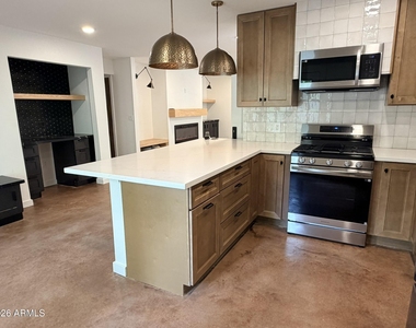 4950 N Miller Road - Photo Thumbnail 3