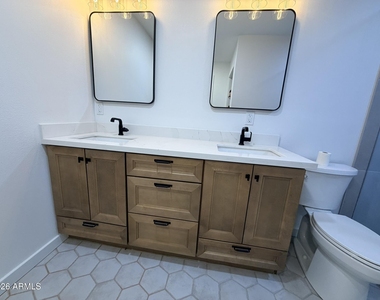 4950 N Miller Road - Photo Thumbnail 18