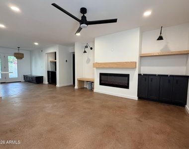 4950 N Miller Road - Photo Thumbnail 11
