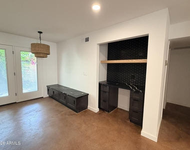4950 N Miller Road - Photo Thumbnail 7