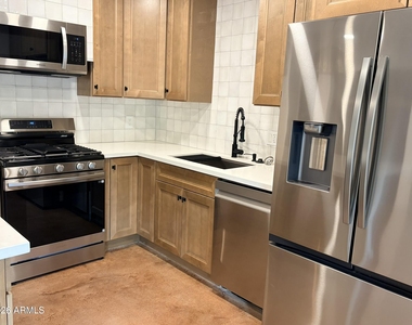 4950 N Miller Road - Photo Thumbnail 1