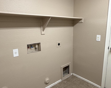 1464 E Natasha Drive - Photo Thumbnail 5