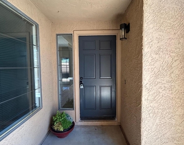 5943 W Drake Court - Photo Thumbnail 5