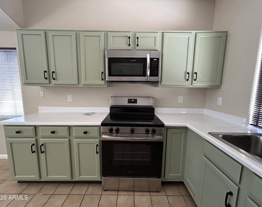 5943 W Drake Court - Photo Thumbnail 12