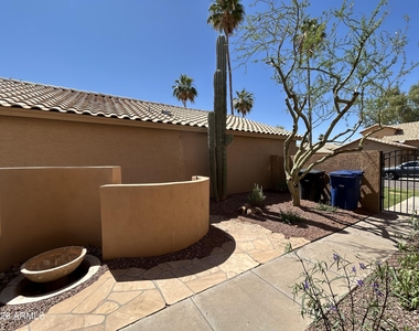 5943 W Drake Court - Photo Thumbnail 4