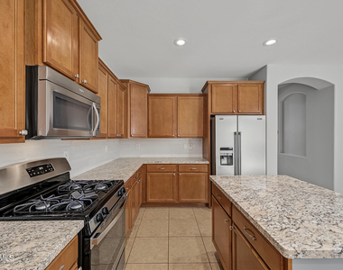 2757 E Vermont Drive - Photo Thumbnail 14