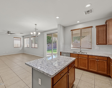 2757 E Vermont Drive - Photo Thumbnail 15