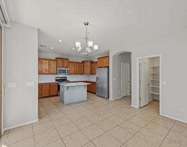 2757 E Vermont Drive - Photo Thumbnail 17