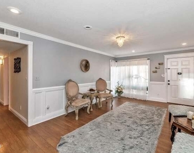 20601 N 18th Avenue - Photo Thumbnail 2