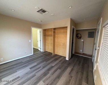 6319 W Onyx Avenue - Photo Thumbnail 6