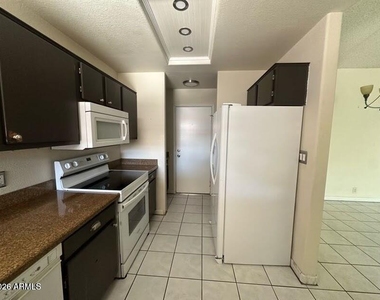 6319 W Onyx Avenue - Photo Thumbnail 3