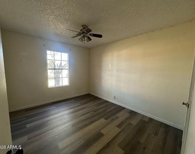 6319 W Onyx Avenue - Photo Thumbnail 8