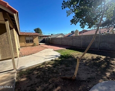 6319 W Onyx Avenue - Photo Thumbnail 11