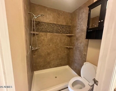 6319 W Onyx Avenue - Photo Thumbnail 5