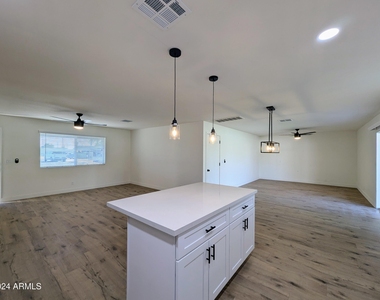 121 N Flint Circle - Photo Thumbnail 15