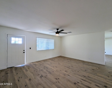 121 N Flint Circle - Photo Thumbnail 10