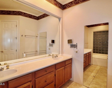 13614 N 12th Place - Photo Thumbnail 16
