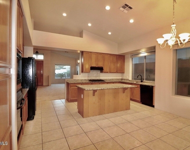 13614 N 12th Place - Photo Thumbnail 11