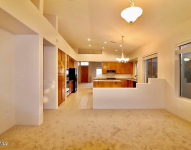 13614 N 12th Place - Photo Thumbnail 9