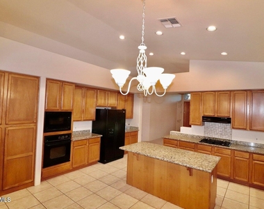 13614 N 12th Place - Photo Thumbnail 12