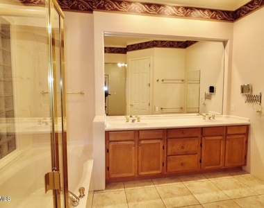 13614 N 12th Place - Photo Thumbnail 28