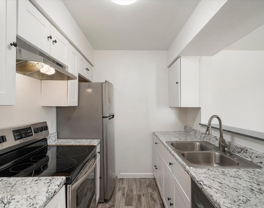 1346 E Mountain View Road - Photo Thumbnail 8