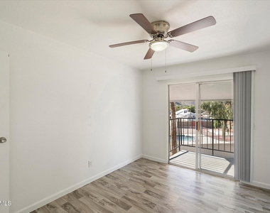 1346 E Mountain View Road - Photo Thumbnail 10