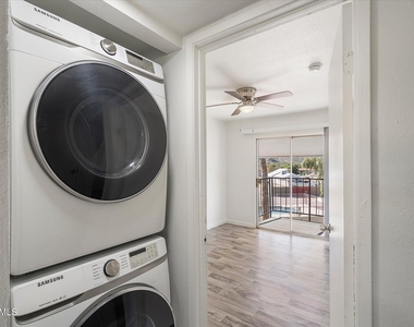 1346 E Mountain View Road - Photo Thumbnail 16