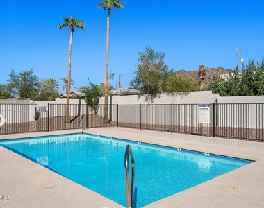 1346 E Mountain View Road - Photo Thumbnail 22