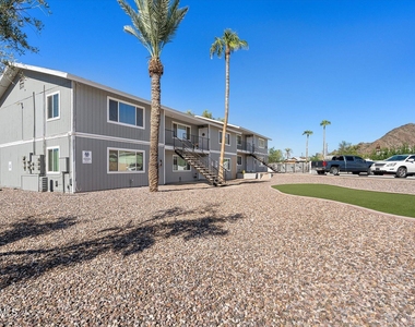 1346 E Mountain View Road - Photo Thumbnail 18