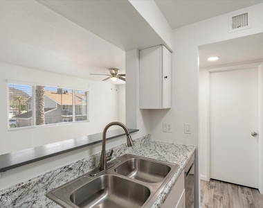 1346 E Mountain View Road - Photo Thumbnail 9
