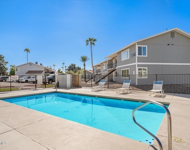 1346 E Mountain View Road - Photo Thumbnail 23