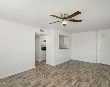 1346 E Mountain View Road - Photo Thumbnail 4