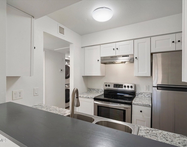 1346 E Mountain View Road - Photo Thumbnail 6