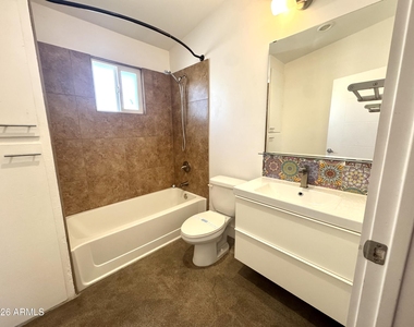 706 E Whitton Avenue - Photo Thumbnail 16