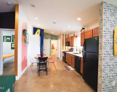 706 E Whitton Avenue - Photo Thumbnail 5