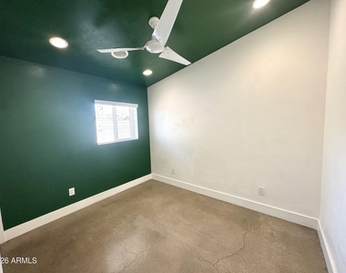 706 E Whitton Avenue - Photo Thumbnail 19