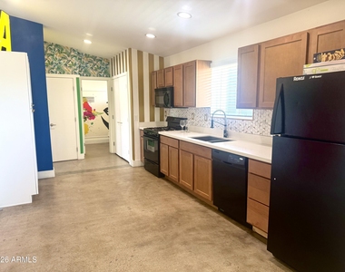 706 E Whitton Avenue - Photo Thumbnail 2