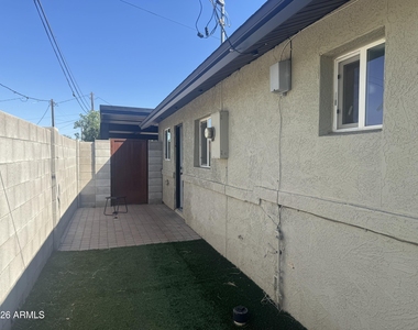 706 E Whitton Avenue - Photo Thumbnail 28