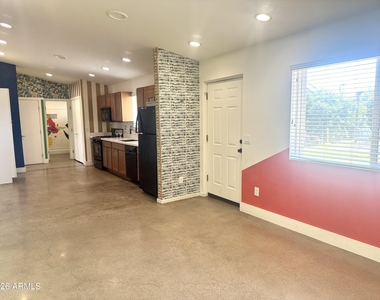 706 E Whitton Avenue - Photo Thumbnail 8