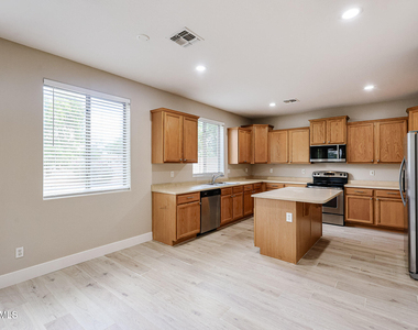 11920 W Cypress Street - Photo Thumbnail 15
