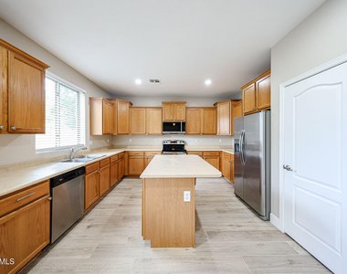 11920 W Cypress Street - Photo Thumbnail 16