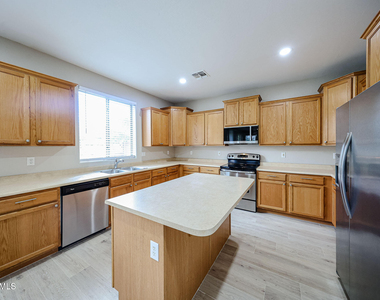 11920 W Cypress Street - Photo Thumbnail 18