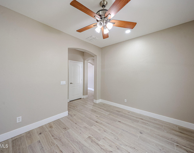 11920 W Cypress Street - Photo Thumbnail 6