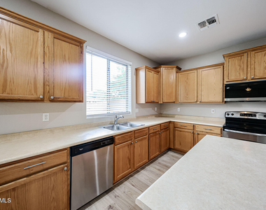 11920 W Cypress Street - Photo Thumbnail 19